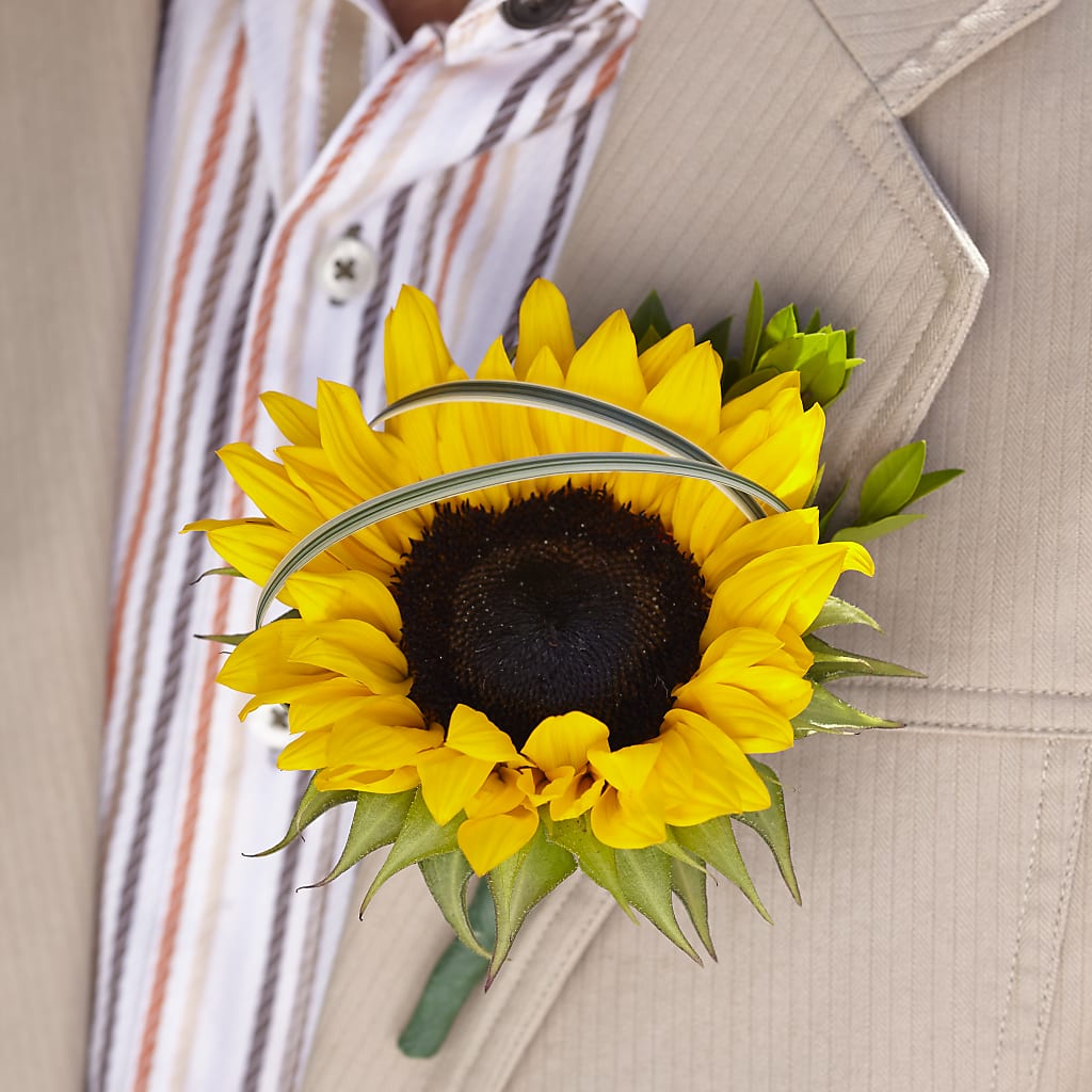 Free Spirit Boutonniere – Unique Flowers And Wedding, Dania Beach FL